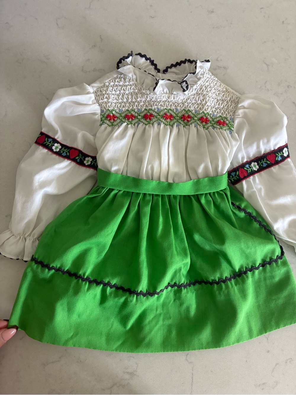 Vintage Polly flinders smocked dress 
With floral & heart motifs 🖤💐
